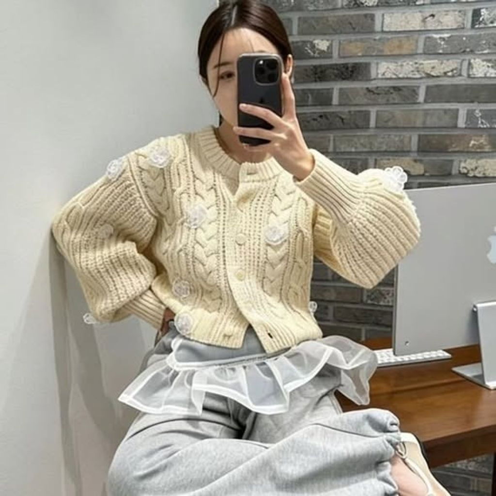 正韓立體花朵針織外套 $1180 (1)