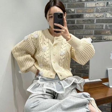 正韓立體花朵針織外套 $1180 (1)