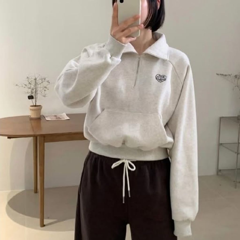 正韓愛心刺繡上拉鍊上衣 $1180 (1)