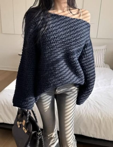正韓可拉斜露肩船型領粗呢針織上衣 _ $980 (1)