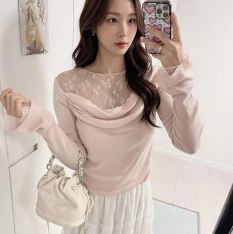 正韓透膚蕾絲拼接垂墜抓皺上衣｜$1080 (1)