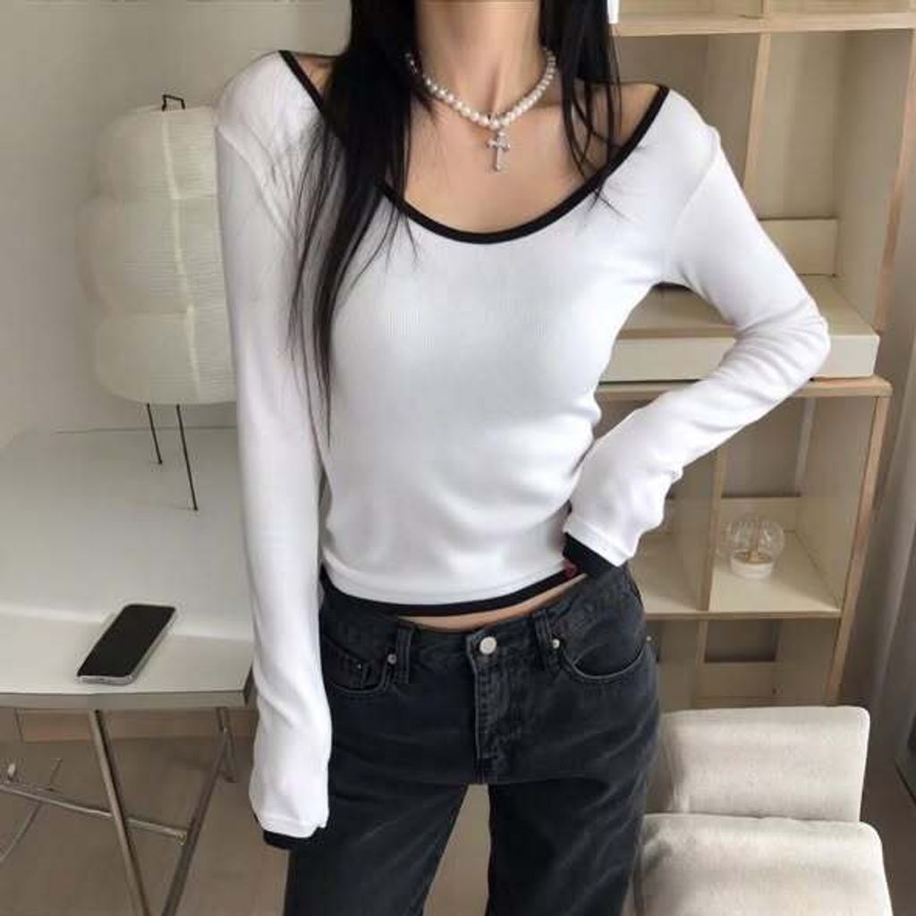 正韓配色滾邊大V領線條修身上衣｜$1280 (1)