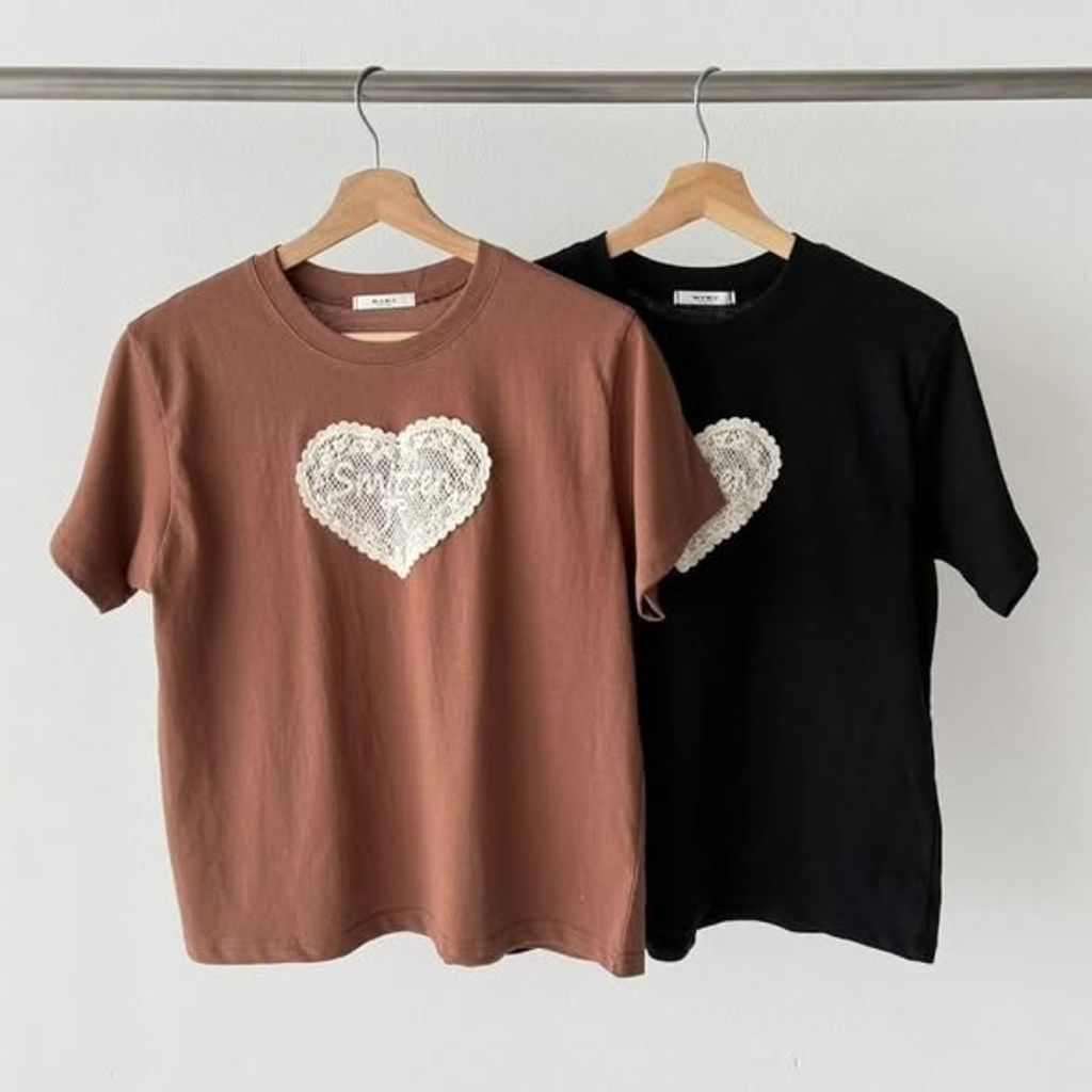 正韓蕾絲愛圖騰上衣 $590 (2)