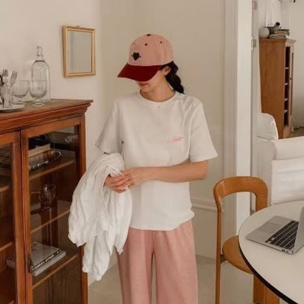 正韓簡約草寫刺繡上衣 $795 (1)