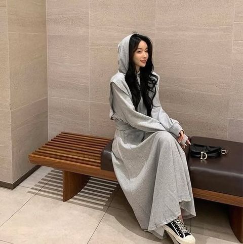 正韓立體滾邊荷葉連帽上衣&傘狀長裙 套裝 $1180 (1)