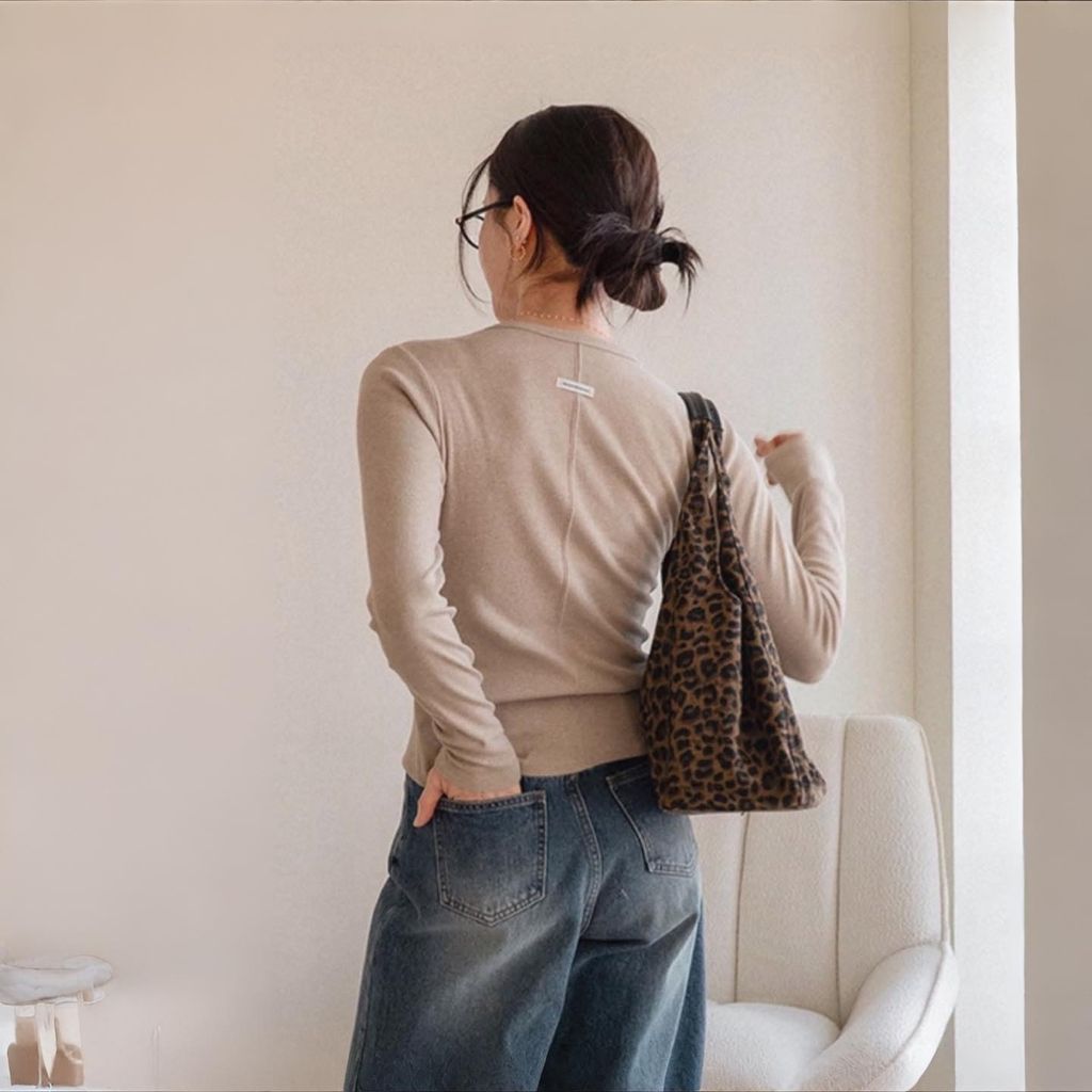 正韓後小標籤坑條純色棉T上衣｜$890 (3)