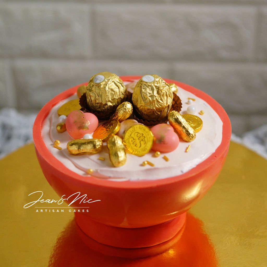 Longevity Peach Bombshell Cake With Peach Buns 祝寿蛋糕 Jean & Nic