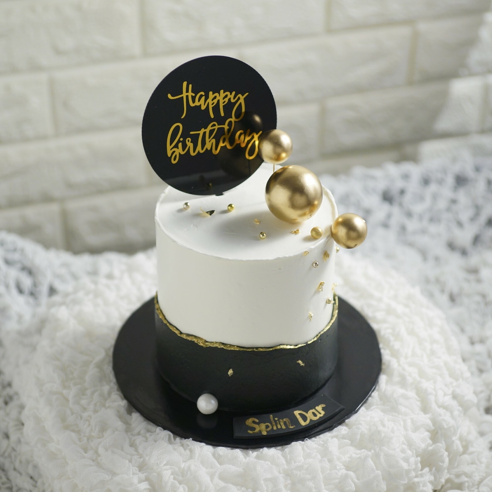 Elegant White & Gold Floral Cake