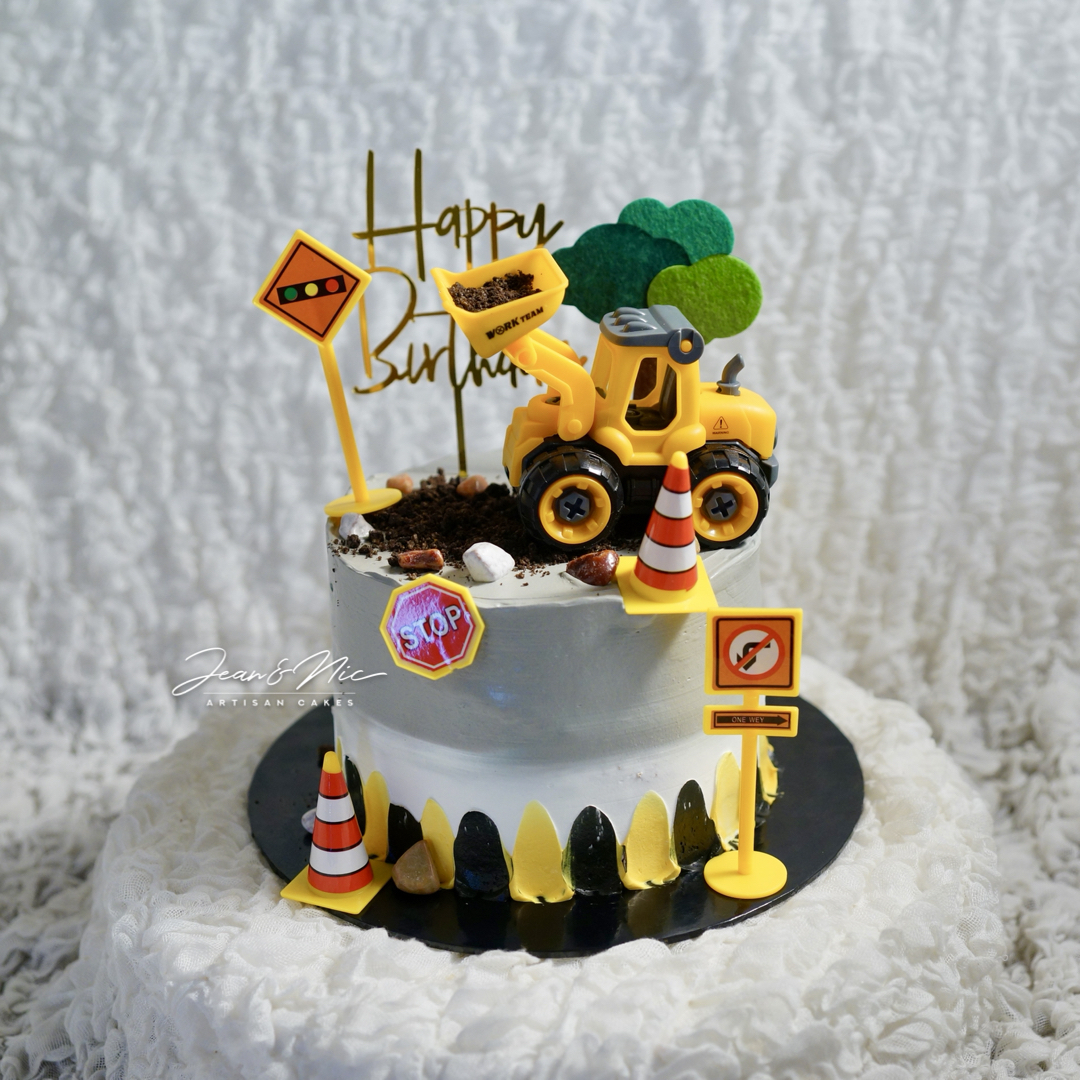 Car cake / theme cake, Food & Drinks, Homemade Bakes on Carousell