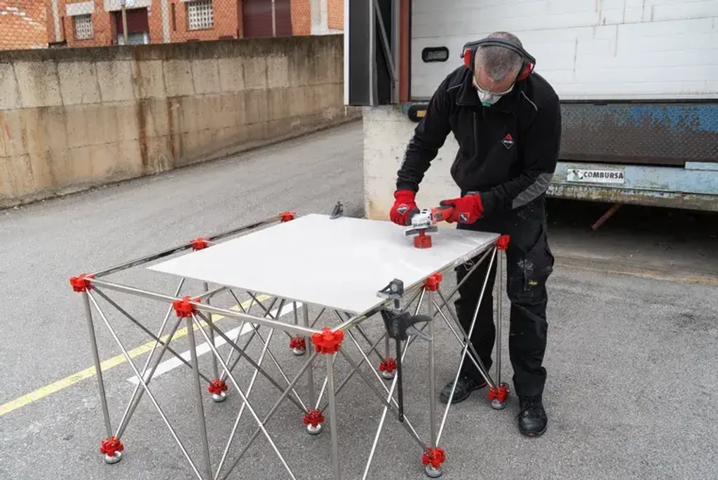 retractable-worktable
