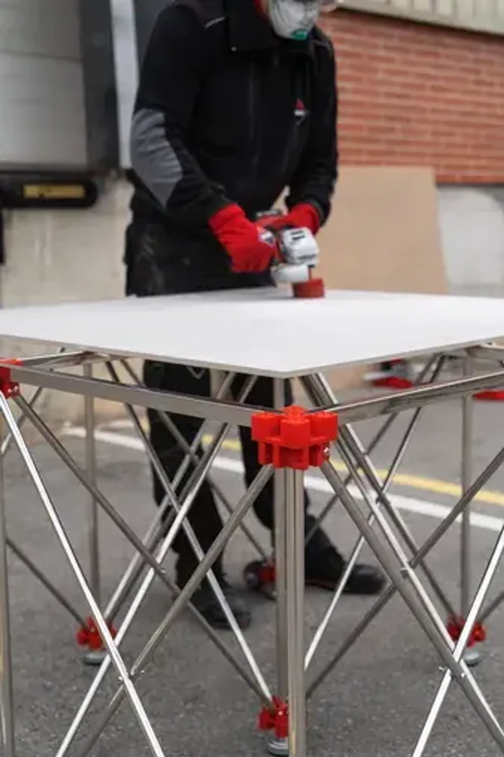retractable-worktable