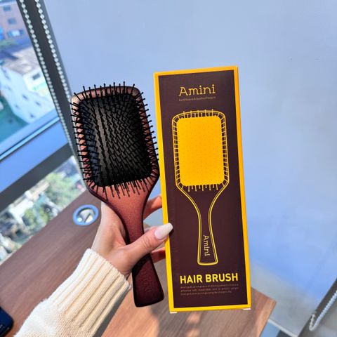 HAIR BRUSH
