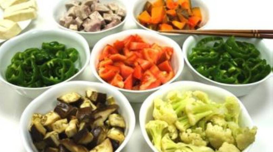 ［微生聚落12/13讀書會］  時間：12/13（六）09：00~12：00  主題：暖心暖胃暖暖正能量辦桌趴