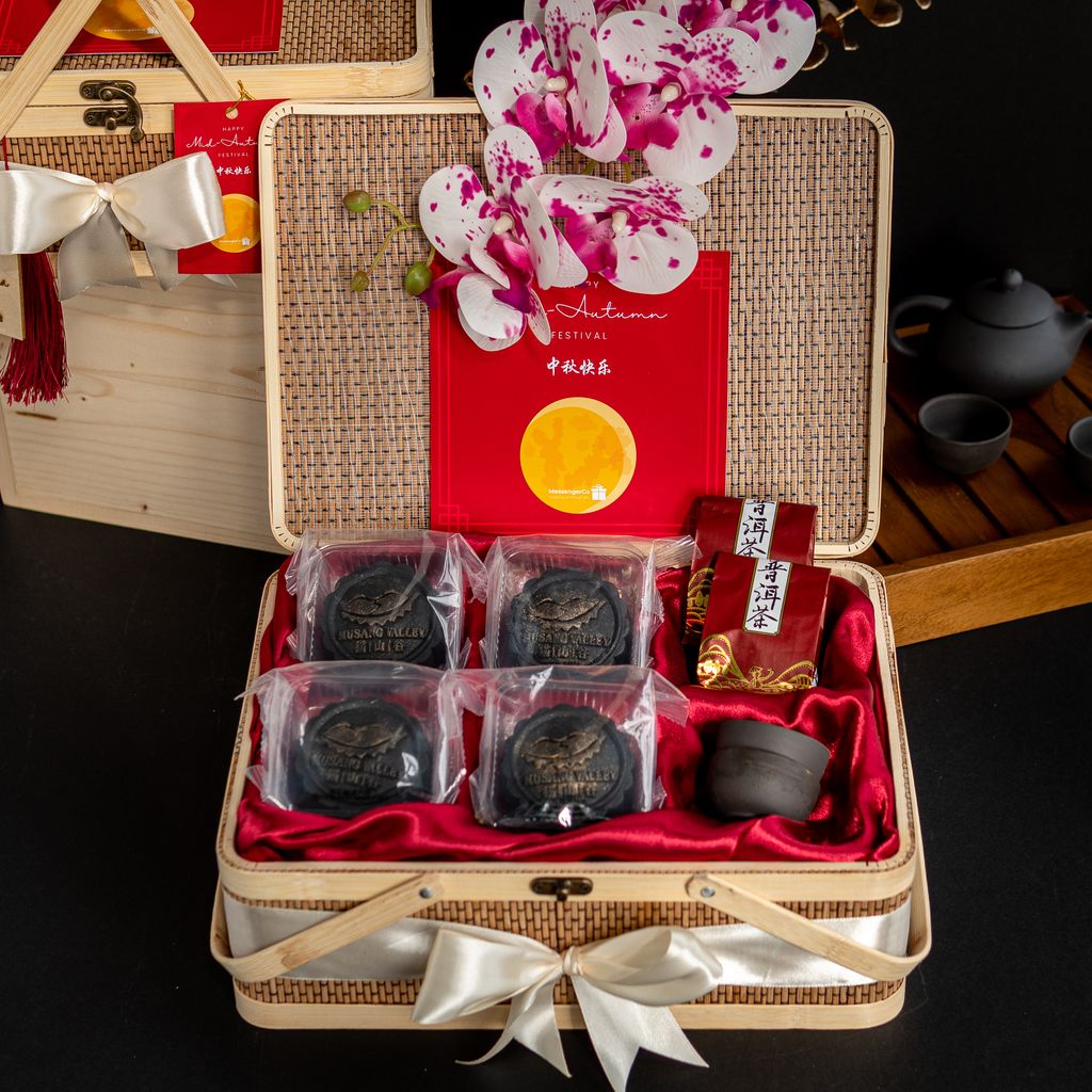 Baked charcoal durian lava mooncake with pandan paste and lotus seed in a repurposable bamboo wooden gift picnic basket and orchid flower 4