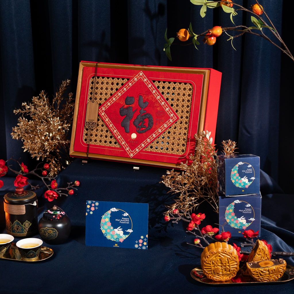 mid-autumn-gift-celestial-premium-wooden-box-closed-square_wscj9u
