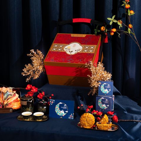 mid-autumn-gift-golden-set-2-layer-red-mooncake-box-closed-square_r1pj4i