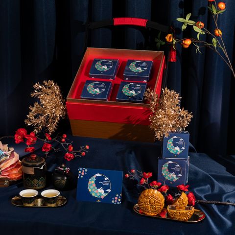 mid-autumn-gift-golden-set-2-layer-red-mooncake-box-opened-square_jzqhnm