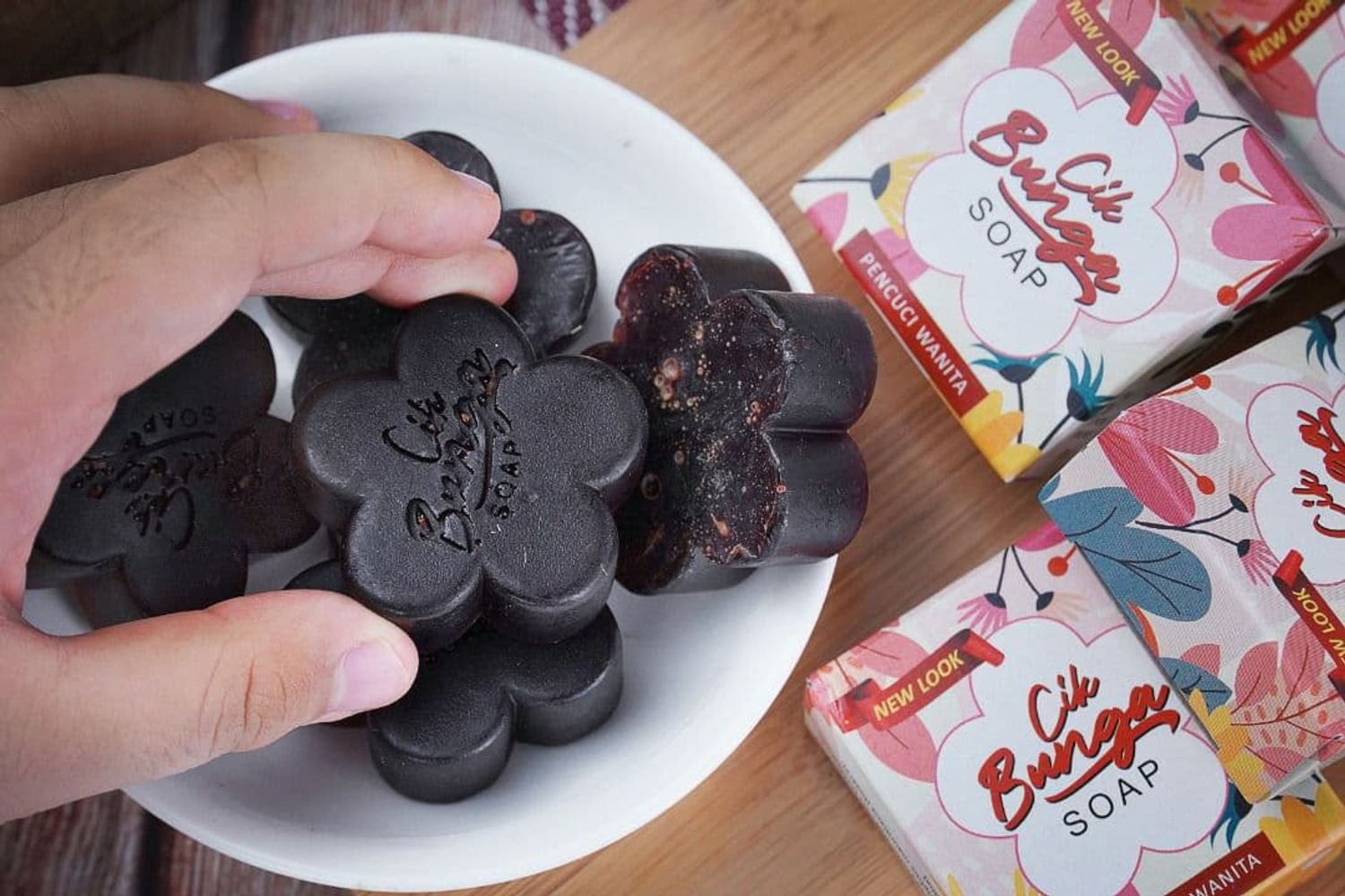 SHADA GLOBE | NEW LOOK