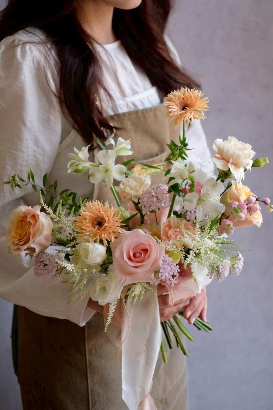 粉橘色系鮮花捧花