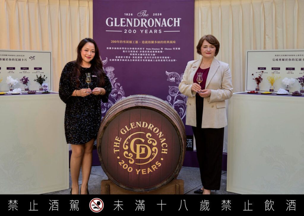 首席調酒師Dr.Rachel Barrie來台親帶品飲(右)、大中華區暨蒙古區行銷經理Silvia(左)