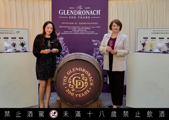 首席調酒師Dr.Rachel Barrie來台親帶品飲(右)、大中華區暨蒙古區行銷經理Silvia(左)
