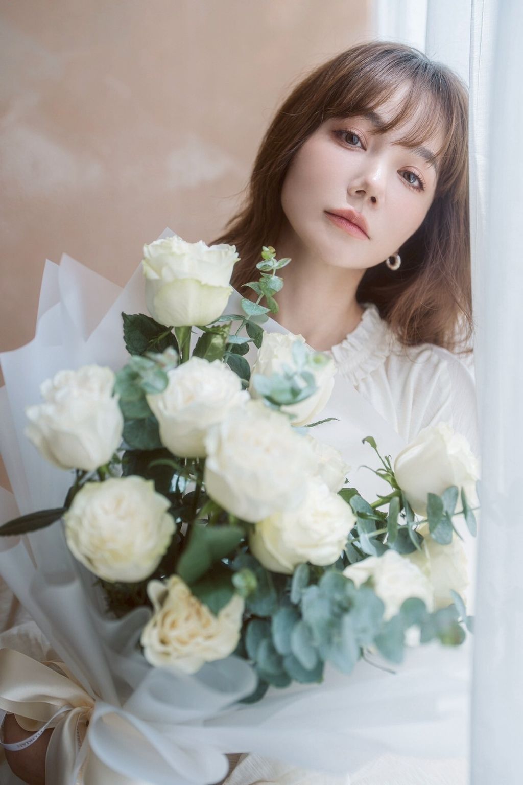 LINE_ALBUM_$2600白玫瑰（花面寬30公分、高50公分）_250910_4