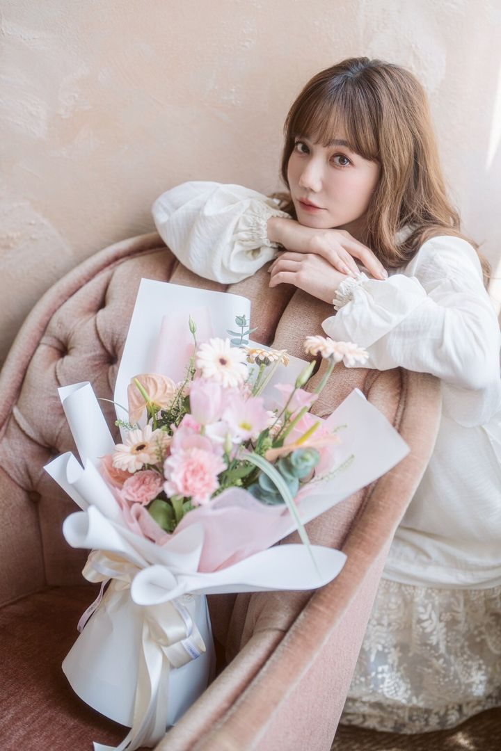 LINE_ALBUM_$2800柔和粉杏色花束(花面寬30公分 高50公分)_250910_1