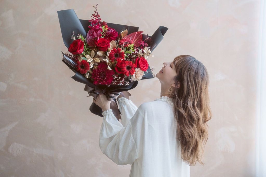 LINE_ALBUM_$4200 紅金色花束_250916_12