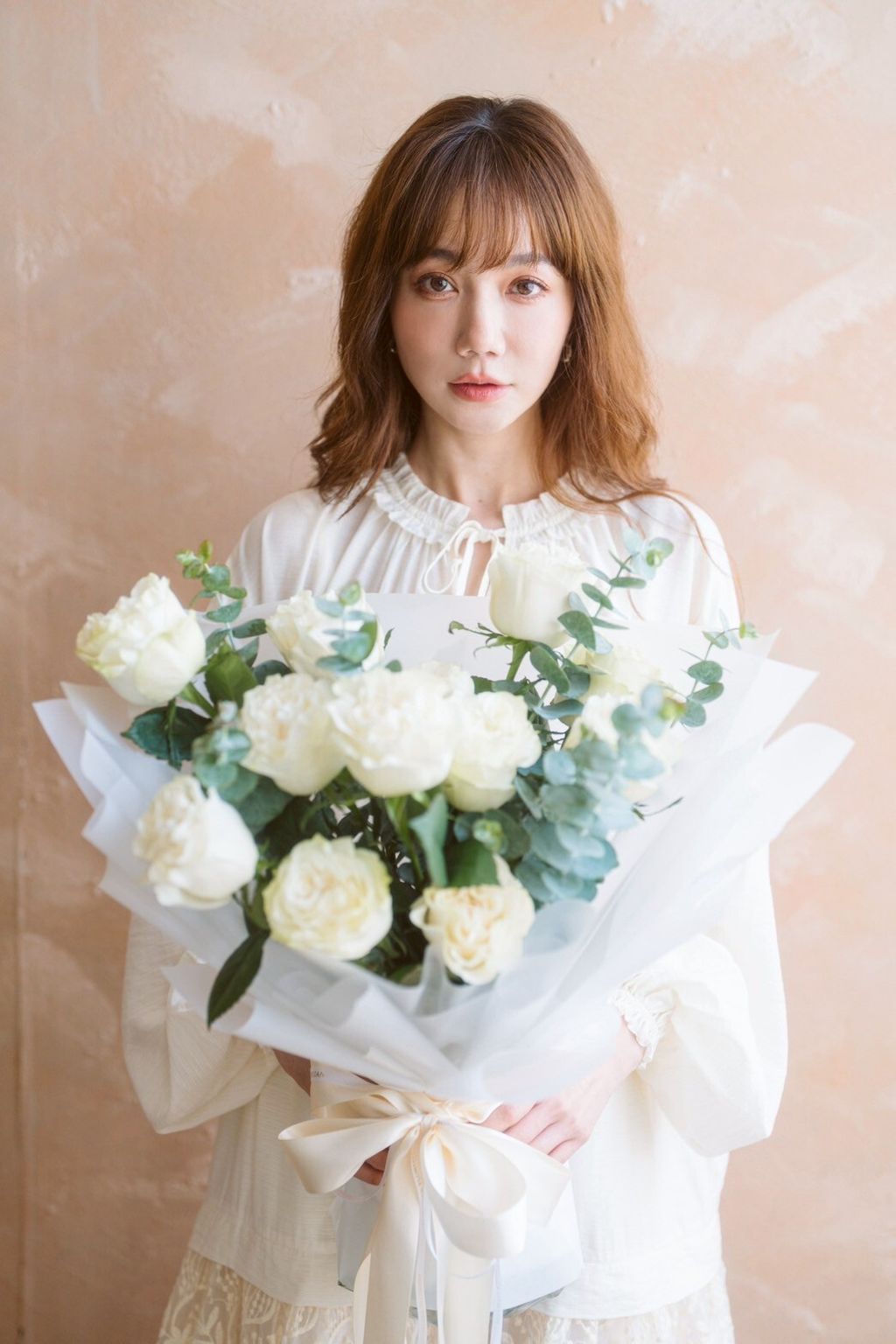 LINE_ALBUM_$2600白玫瑰（花面寬30公分、高50公分）_250910_6