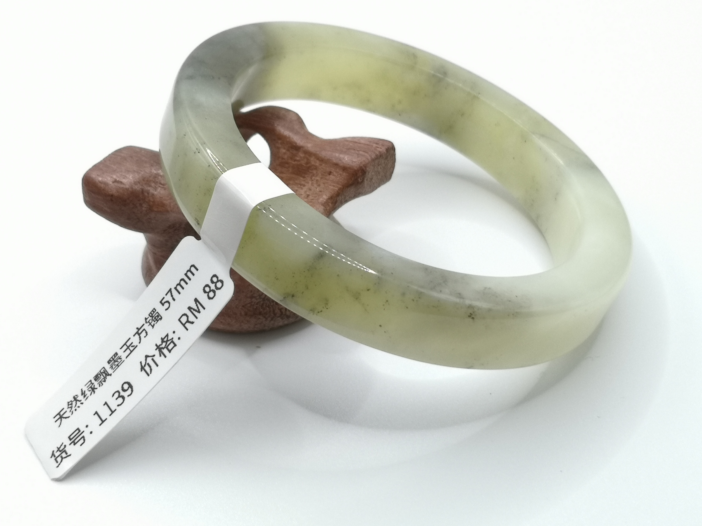 🍀 B1139 - Natural Serpentine Jade Bangle 57mm (Got flaw line, dig it) 天然绿飘墨玉方镯 57mm (有瑕纹，抠)