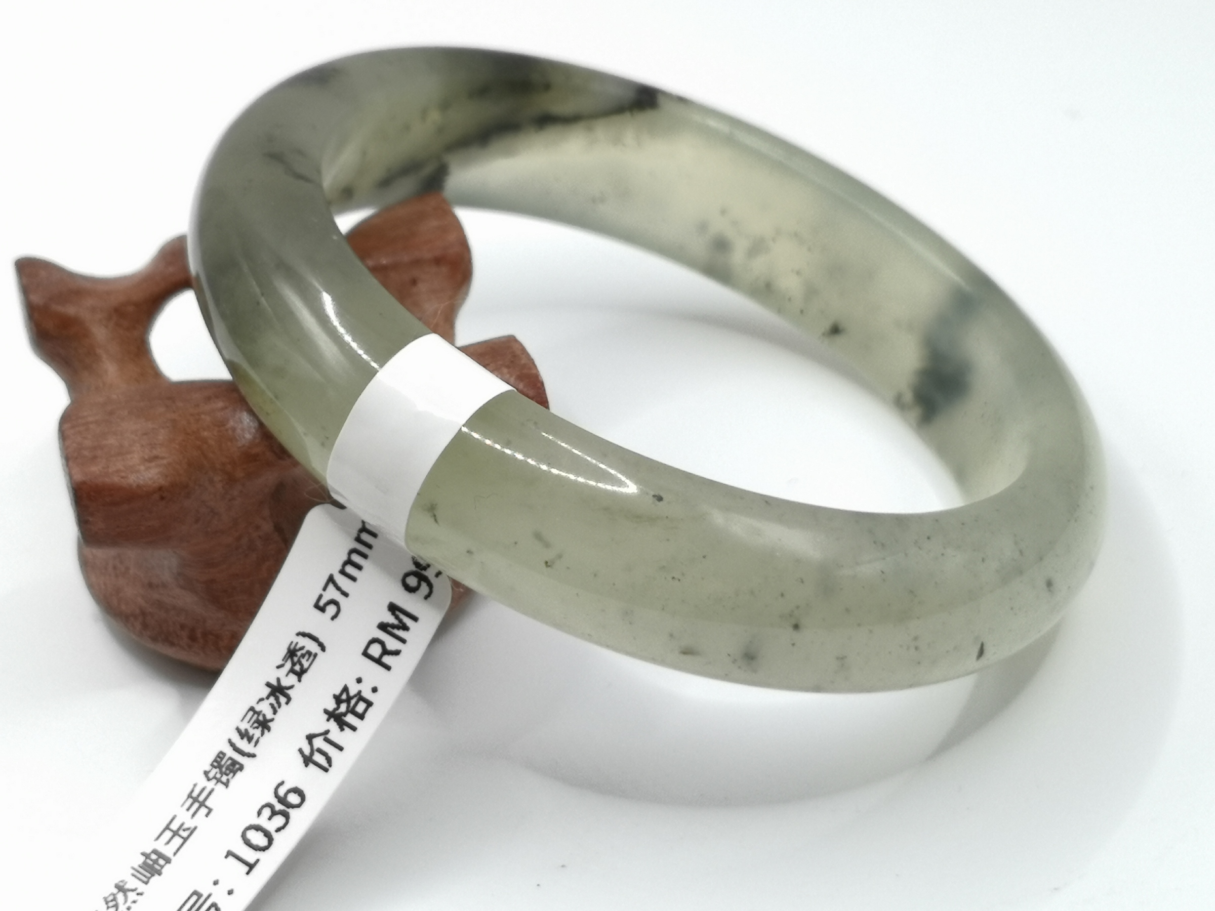 🍀 B1036 - Natural Serpentine Jade Bangle 57mm (Got flaw line，dig it) 天然岫玉手镯（绿冰透飘墨）57mm (有瑕纹，抠）