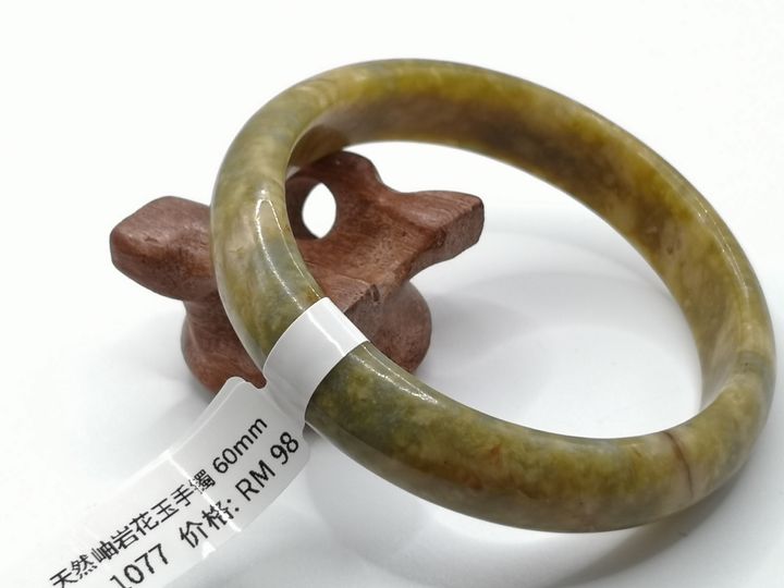 B1077a.jpg