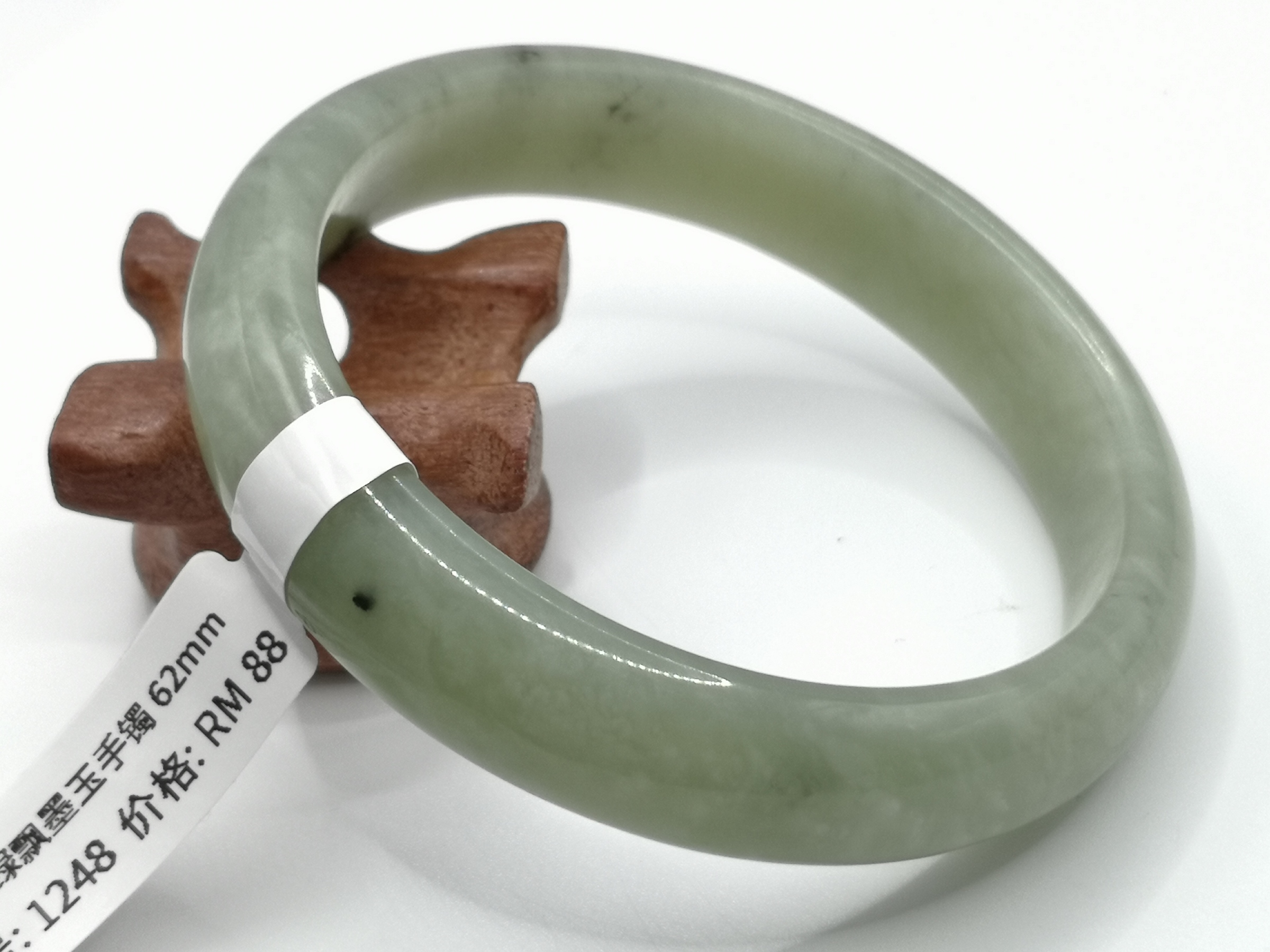 🍀 B1248 - Natural Serpentine Jade Bangle 62mm 天然绿飘墨玉手镯 62mm