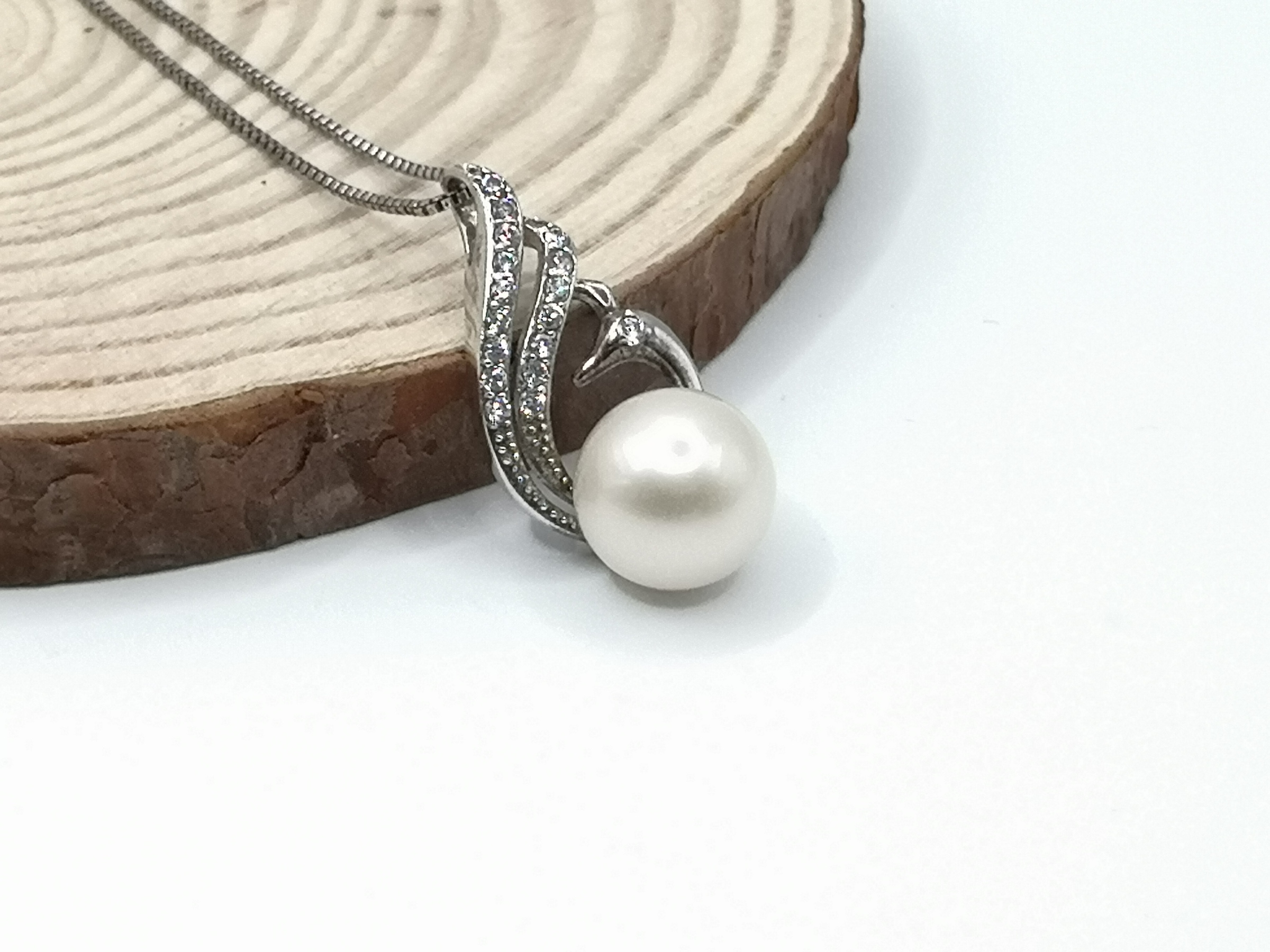 🍀 P044 - 925 Silver Inlaid Pearl Pendant 11mm Necklace  925银镶嵌珍珠吊坠 11mm 项链