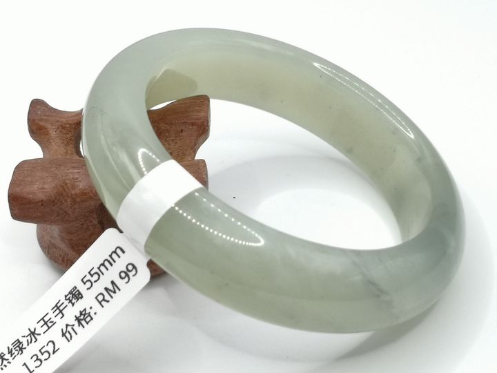 B1352A.jpg