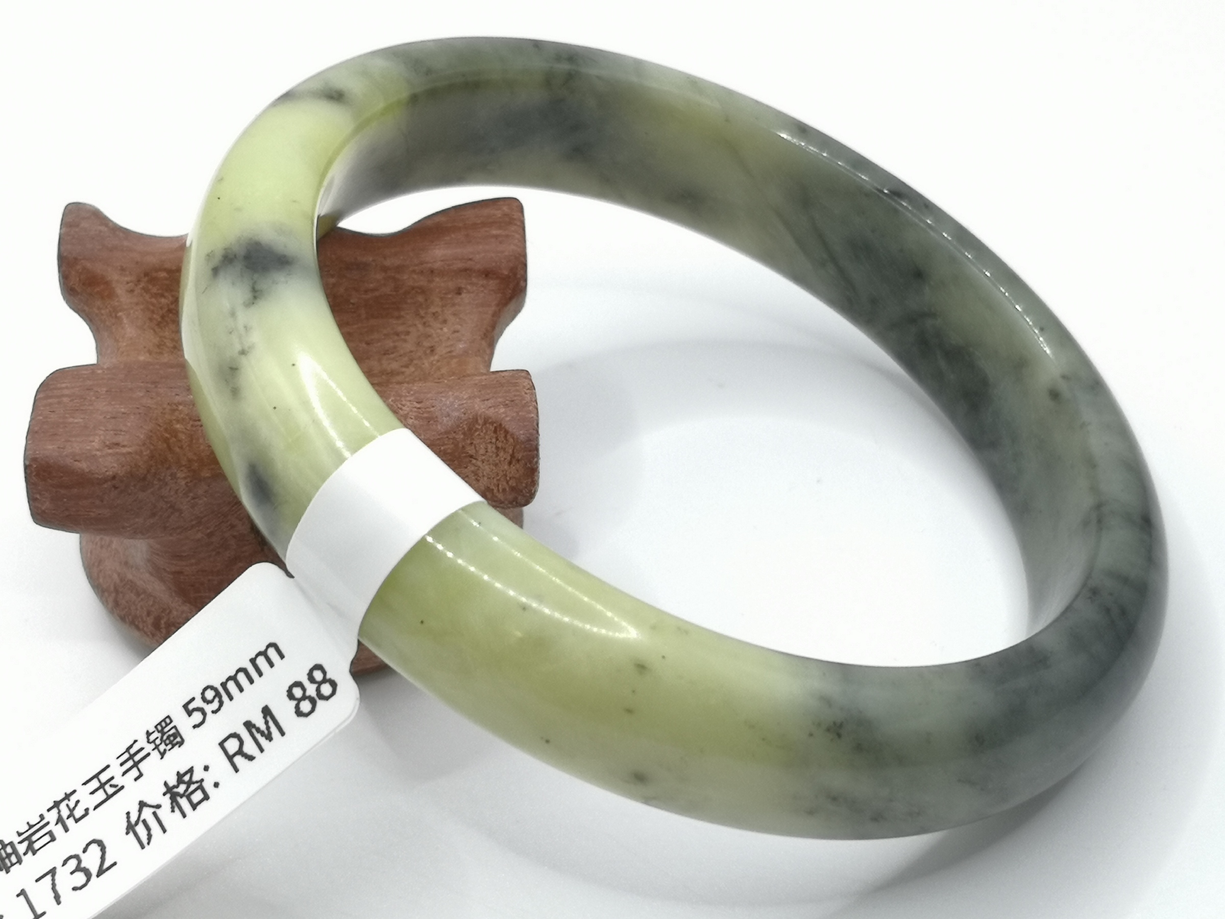 🍀 B1732 - Natural Serpentine Jade Bangle 59mm 天然岫岩花玉手镯 59mm