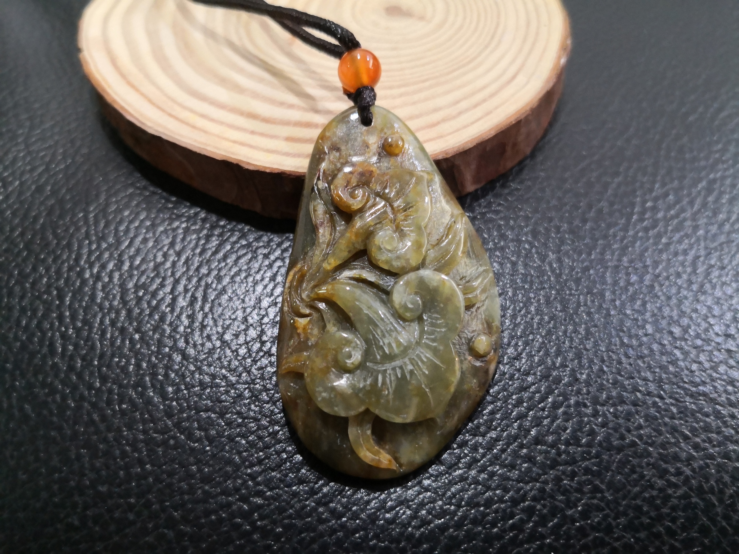 🍀 P082 - Natural Serpentine Jade Pendant With Necklace Rope (the back is a little uneven) 天然辽阳 