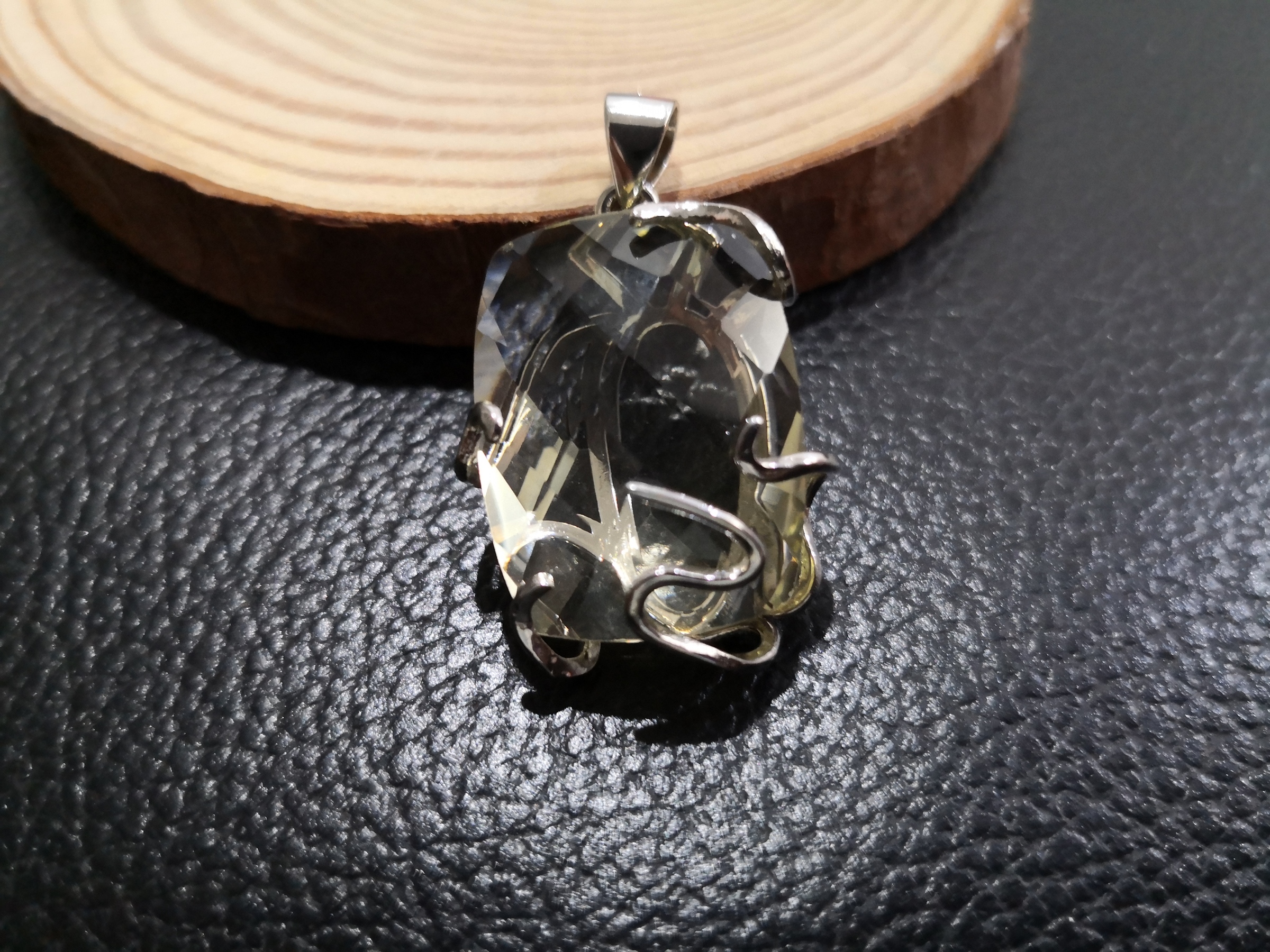 🍀 P089 - Natural Citrine Crystal Pendant with 925 silver pendant hook 天然切面黄水晶吊坠 配925银吊坠挂钩