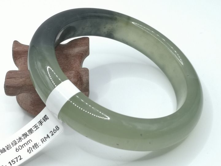 B1572A.jpg