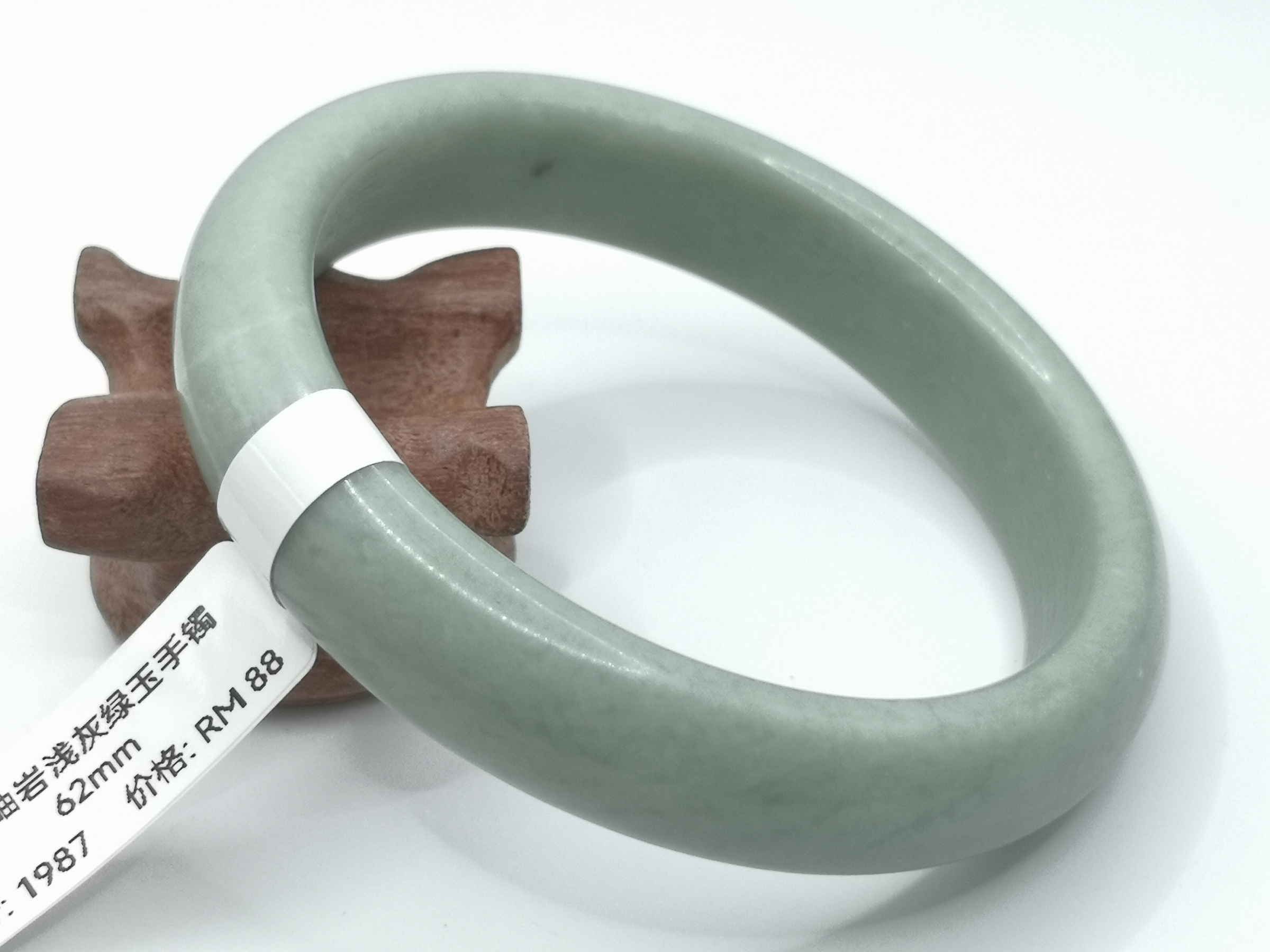 🍀 B1987 - Natural Serpentine Jade Bangle 62mm 天然岫岩浅灰绿玉手镯 62mm