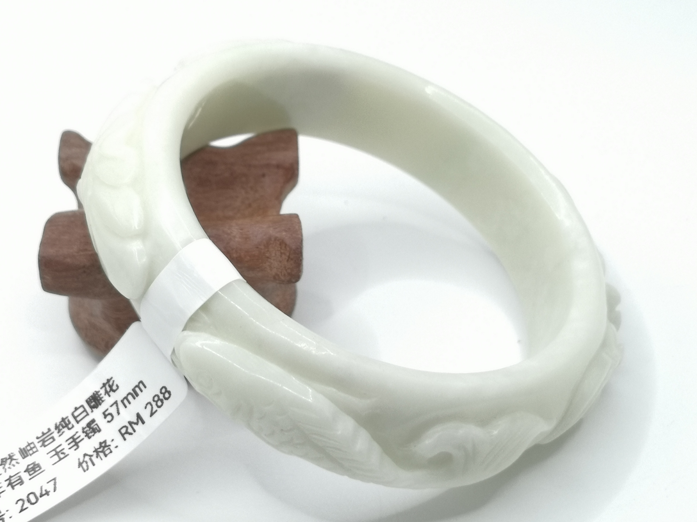 🍀 B2047 - Natural Carved Serpentine Jade Bangle 57mm 天然岫岩纯白