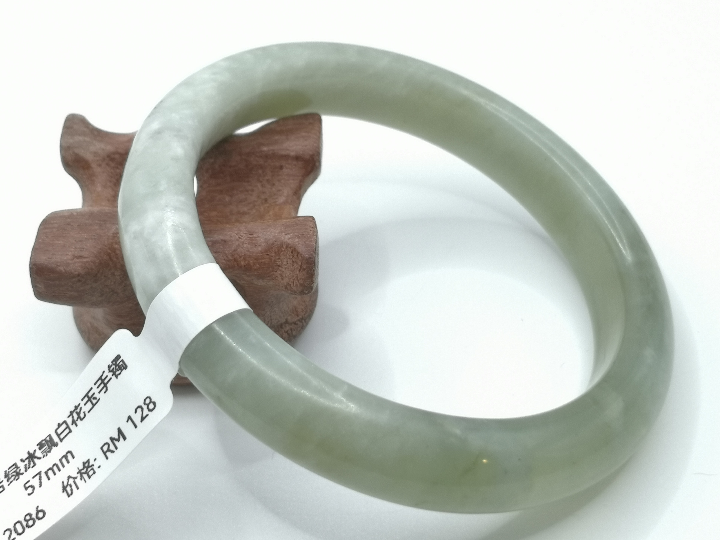 🍀 B2086 - Natural Serpentine Jade Bangle 57mm 天然岫岩绿冰飘白花玉手镯 57mm