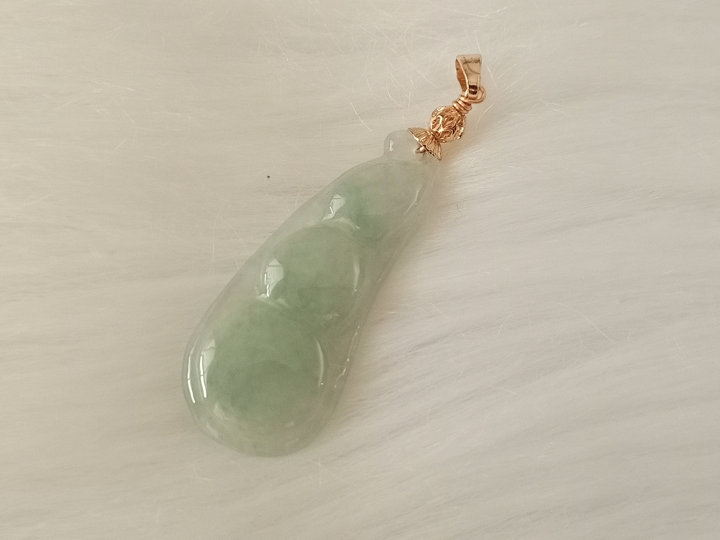 🍀 P193 - Natural Myanmar Jadeite Jade Snap Bean Pendant with 14K gold pendant buckle head  天然缅甸翡翠A货绿冰 