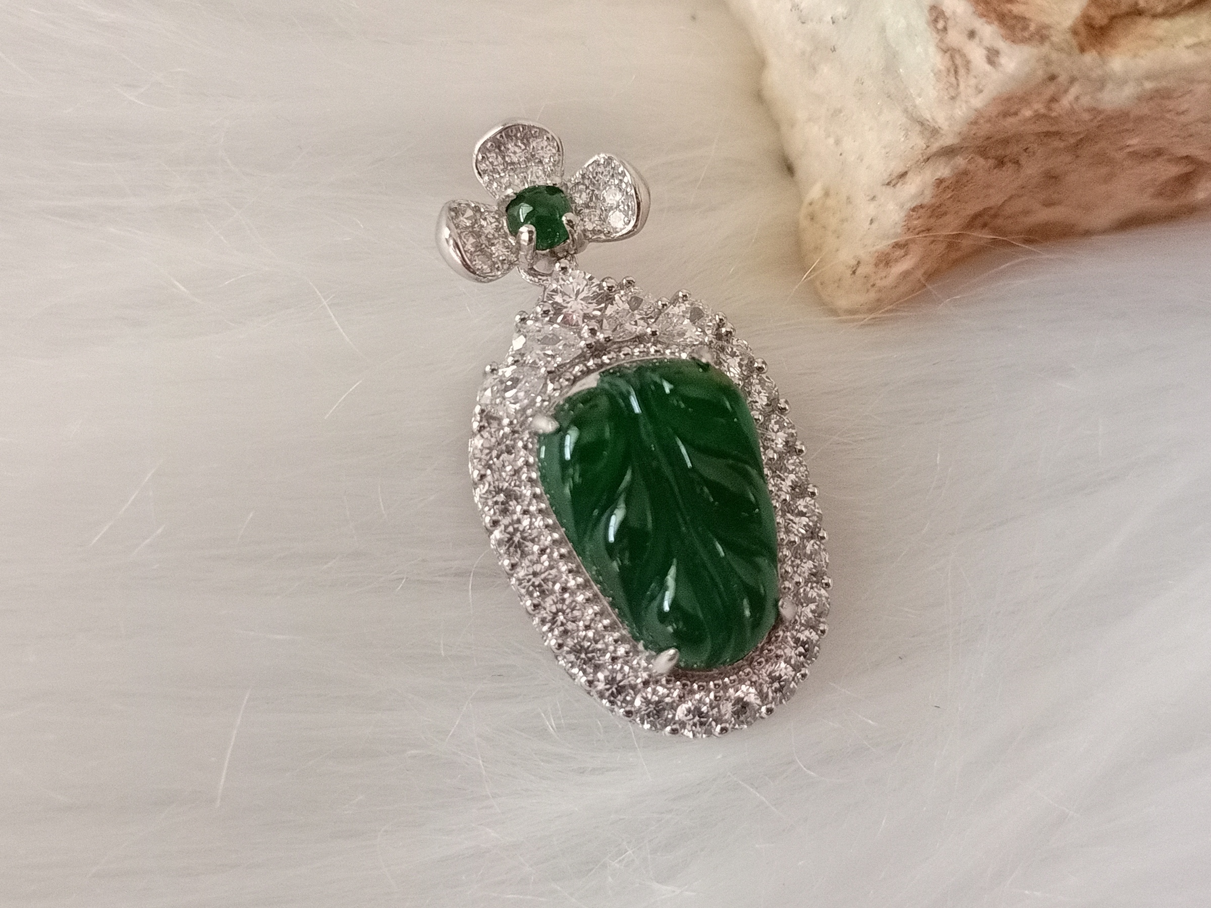 🍀 P210 - Natural Myanmar Jadeite Jade Leaf Pendant 925 Silver Inlaid (with cert) 天然缅甸 翡翠A货绿冰叶子 