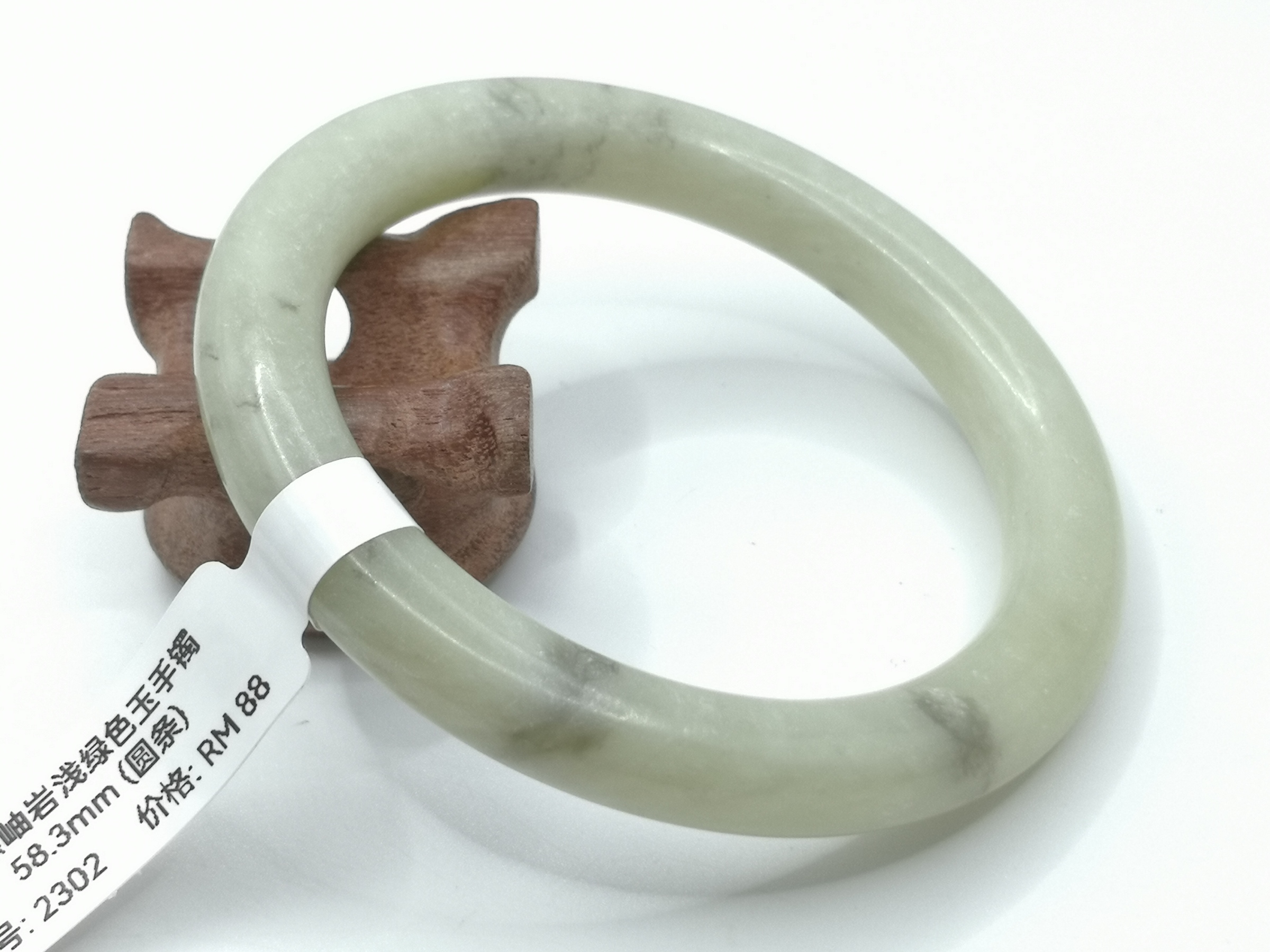 🍀 B2302 - Natural Serpentine Jade Bangle 58mm (Round strip) 天然岫岩浅绿色玉手镯 58mm (圆条)