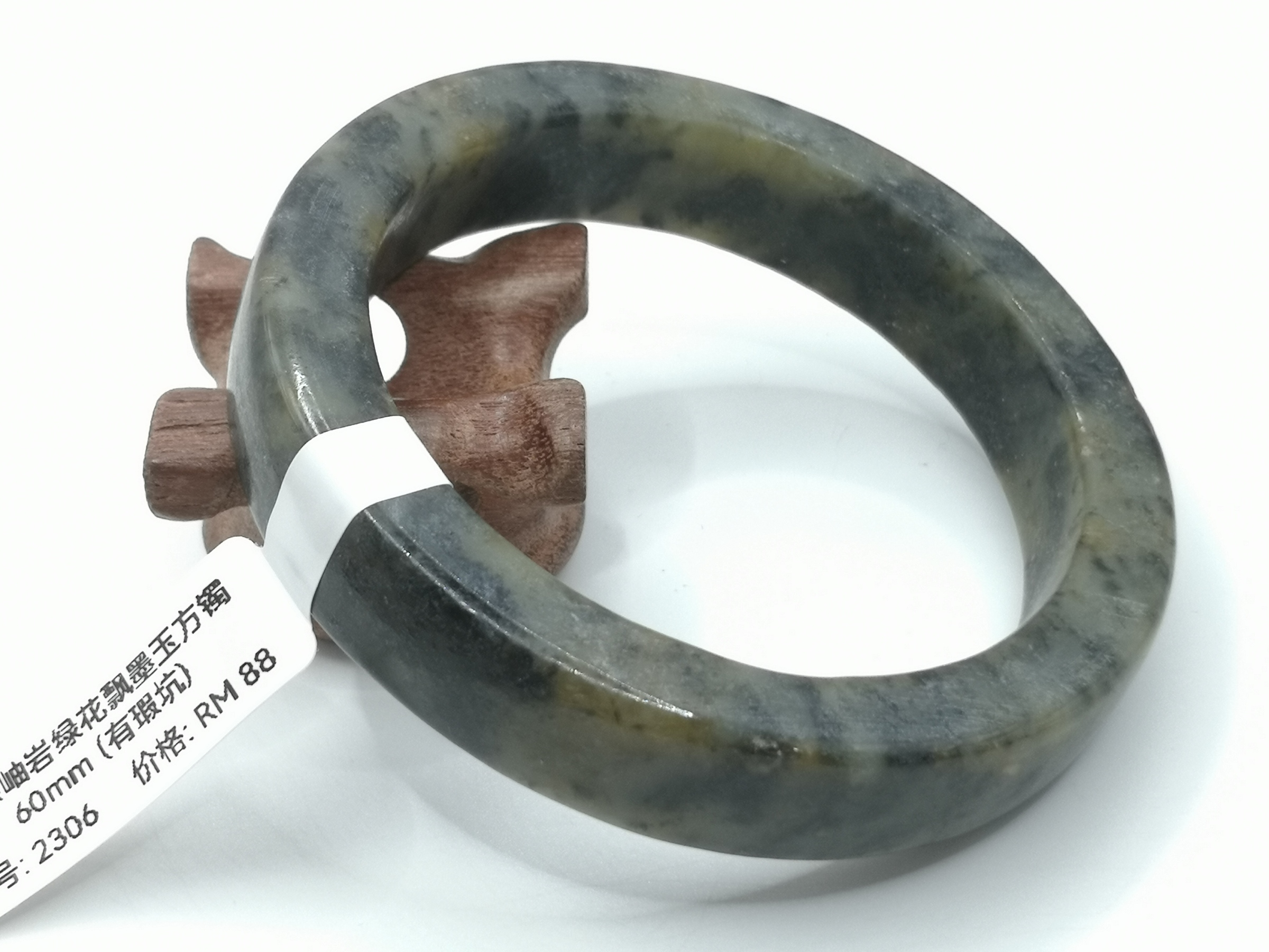 🍀 B2306 - Natural Serpentine Jade Bangle 60mm (Got flaw pit) 天然岫岩绿花飘墨玉方镯 60mm (有瑕坑)