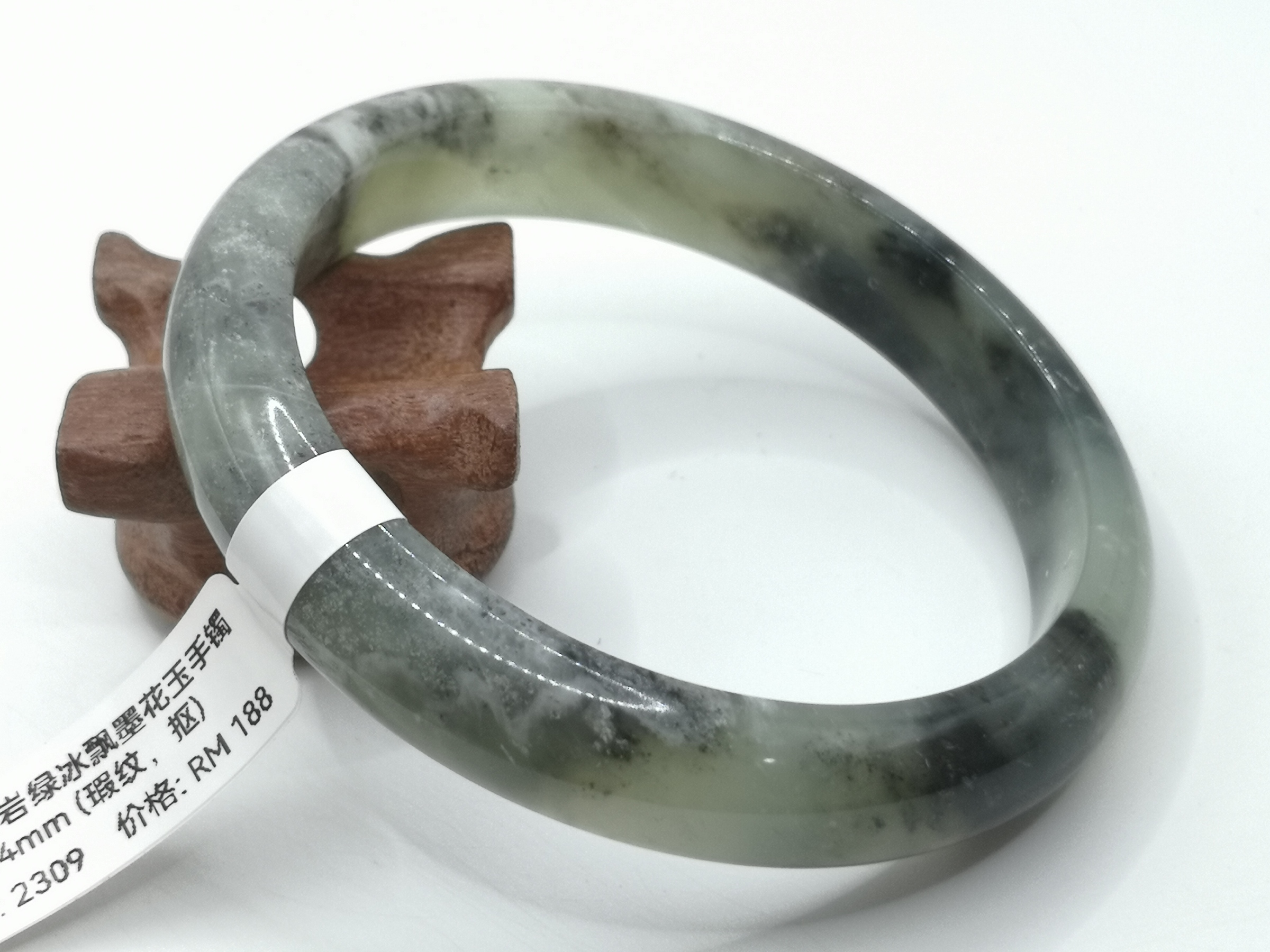 🍀 B2309 - Natural Serpentine Jade Bangle 64mm (Got flaw line，dig it) 天然岫岩绿冰飘墨花玉手镯 64mm (有瑕纹，抠)