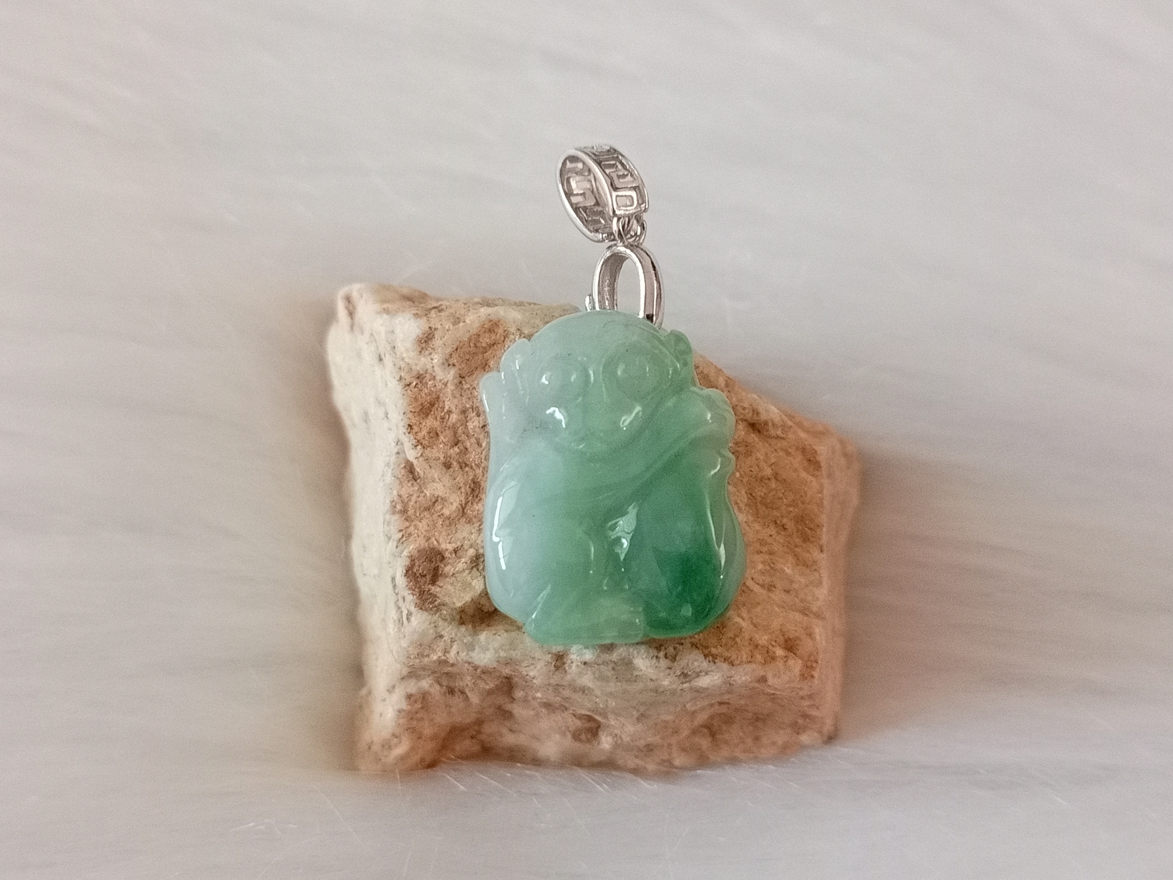 🍀 P224 - Natural Myanmar Jadeite Jade Pendant with 925 silver pendant buckle head (with cert)  天然缅甸翡翠A货绿 