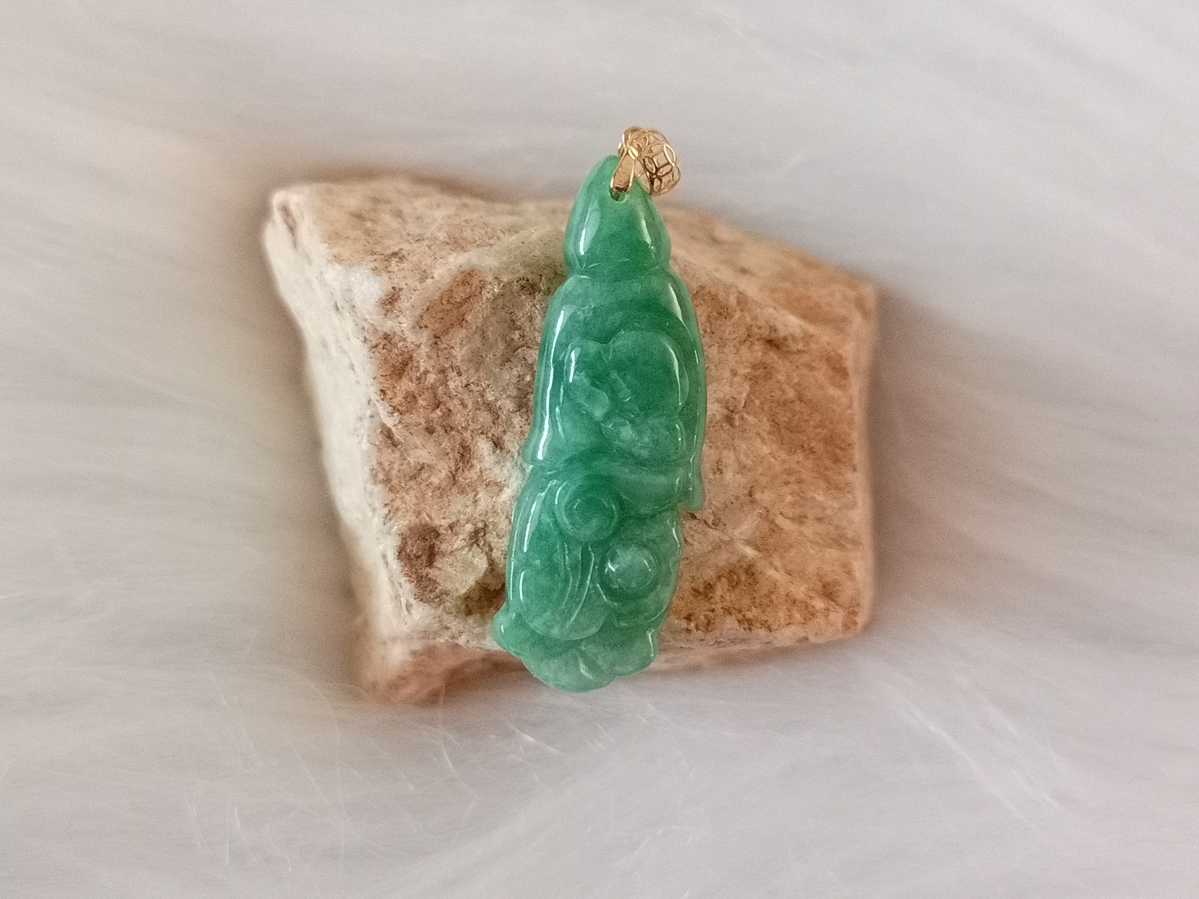 🍀 P233 - Natural Myanmar Jadeite Jade Cabbage Pendant with 18K gold pendant buckle head 天然缅甸翡翠A货 