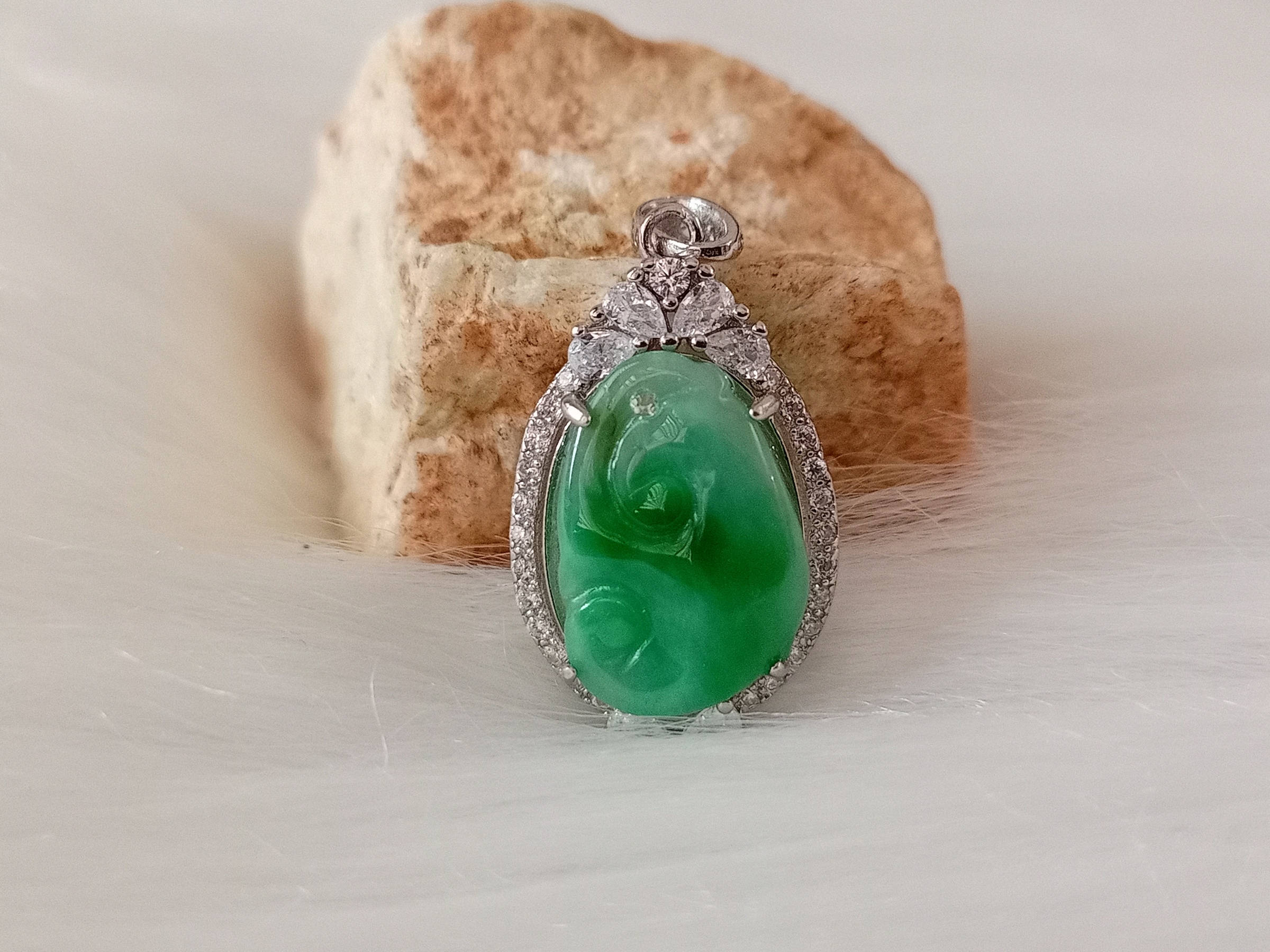 🍀 P234 - Natural Myanmar Jadeite Jade 